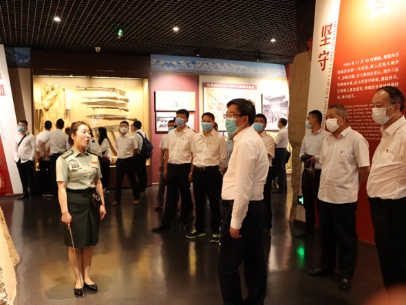 “ 傳承紅色基因，學(xué)習(xí)時(shí)代楷模，講好中國故事”——甘肅演藝集團(tuán)機(jī)關(guān)黨支部聯(lián)合演出公司、舞美中心黨支部赴古浪開展主題黨日活動(dòng)
