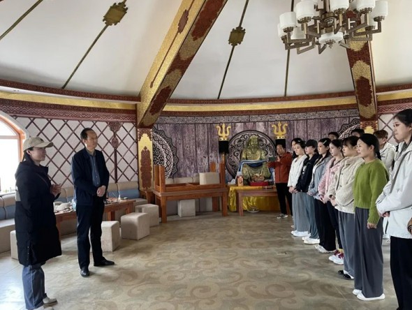 甘肅演藝集團(tuán)敦煌藝術(shù)團(tuán)深入開(kāi)展貫徹習(xí)近平新時(shí)代中國(guó)特色社會(huì)主義思想主題教育系列活動(dòng)