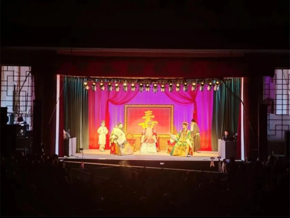 甘肅秦腔藝術劇院赴秦安、靜寧、臨洮演出，甘肅演藝集團黨委副書記龍富國親臨演出現(xiàn)場看望一線職工