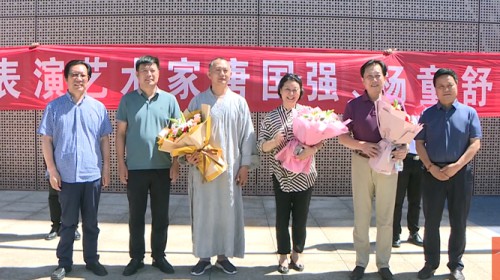唐國(guó)強(qiáng)一行觀看《樂(lè)動(dòng)敦煌》劇目